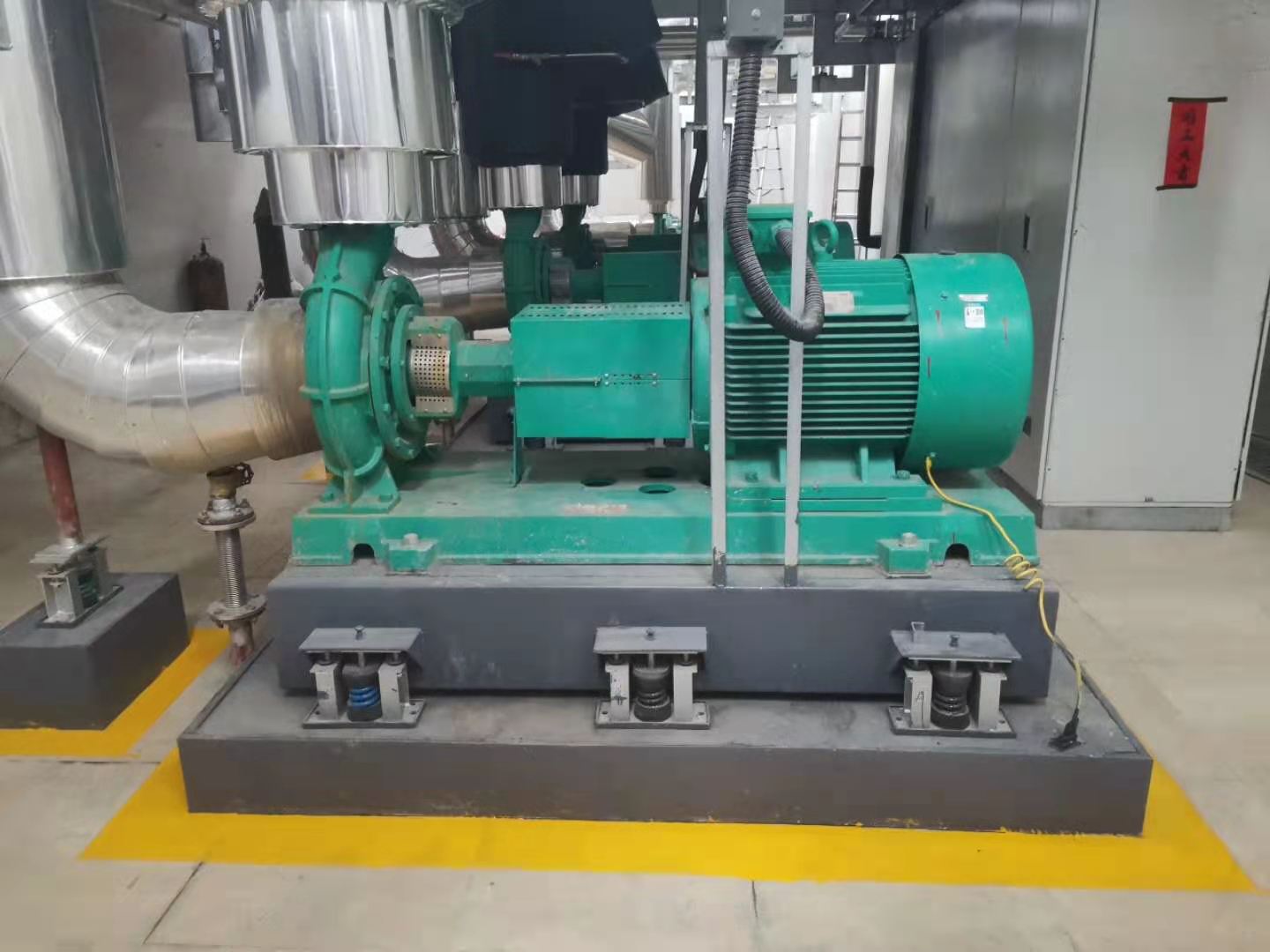 水泵安裝臺(tái)座減震器2.jpg 水泵安裝臺(tái)座減震器2.jpg